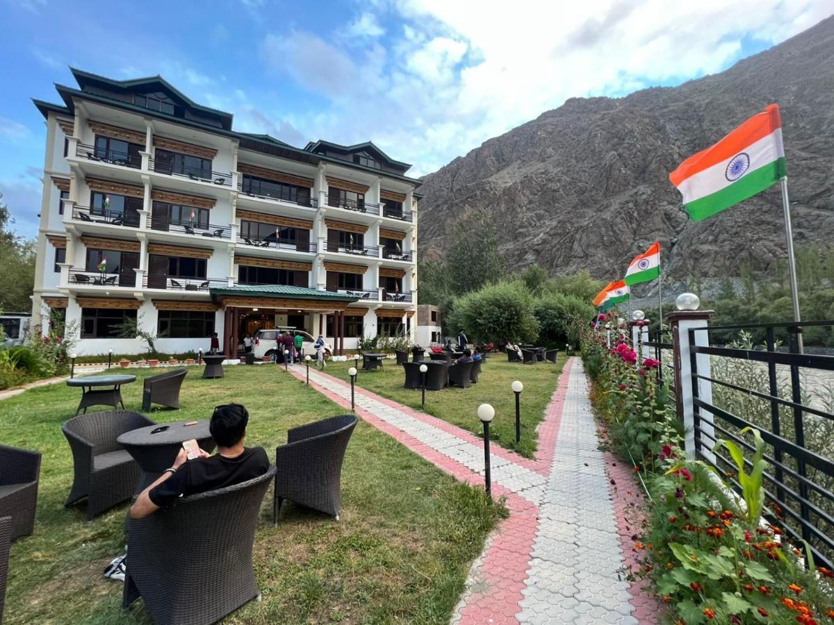 Hotel Chhutuk Heights Kargil Luaran gambar